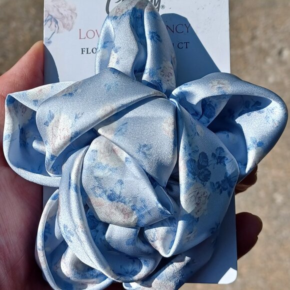 LoveShackFancy X Goody Collab Blue Flower Elastic Floral Rose Ponytail Holder - Picture 3 of 4